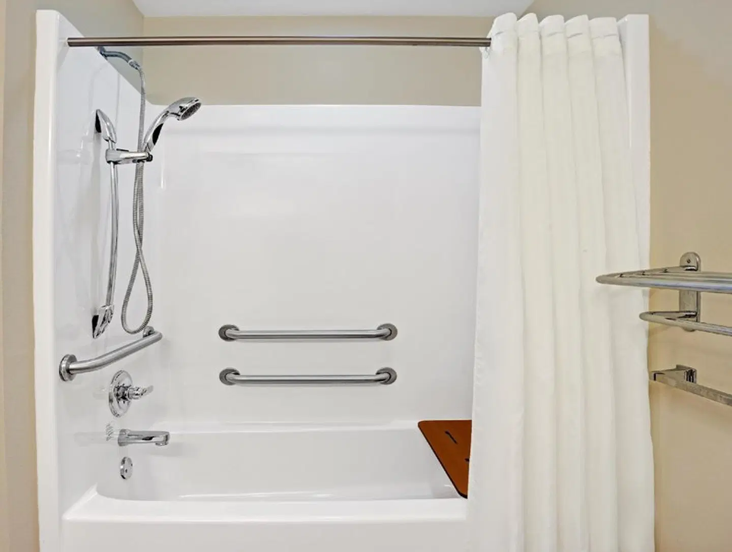 Microtel Inn & Suites by Wyndham Indianapolis Airport Badezimmer