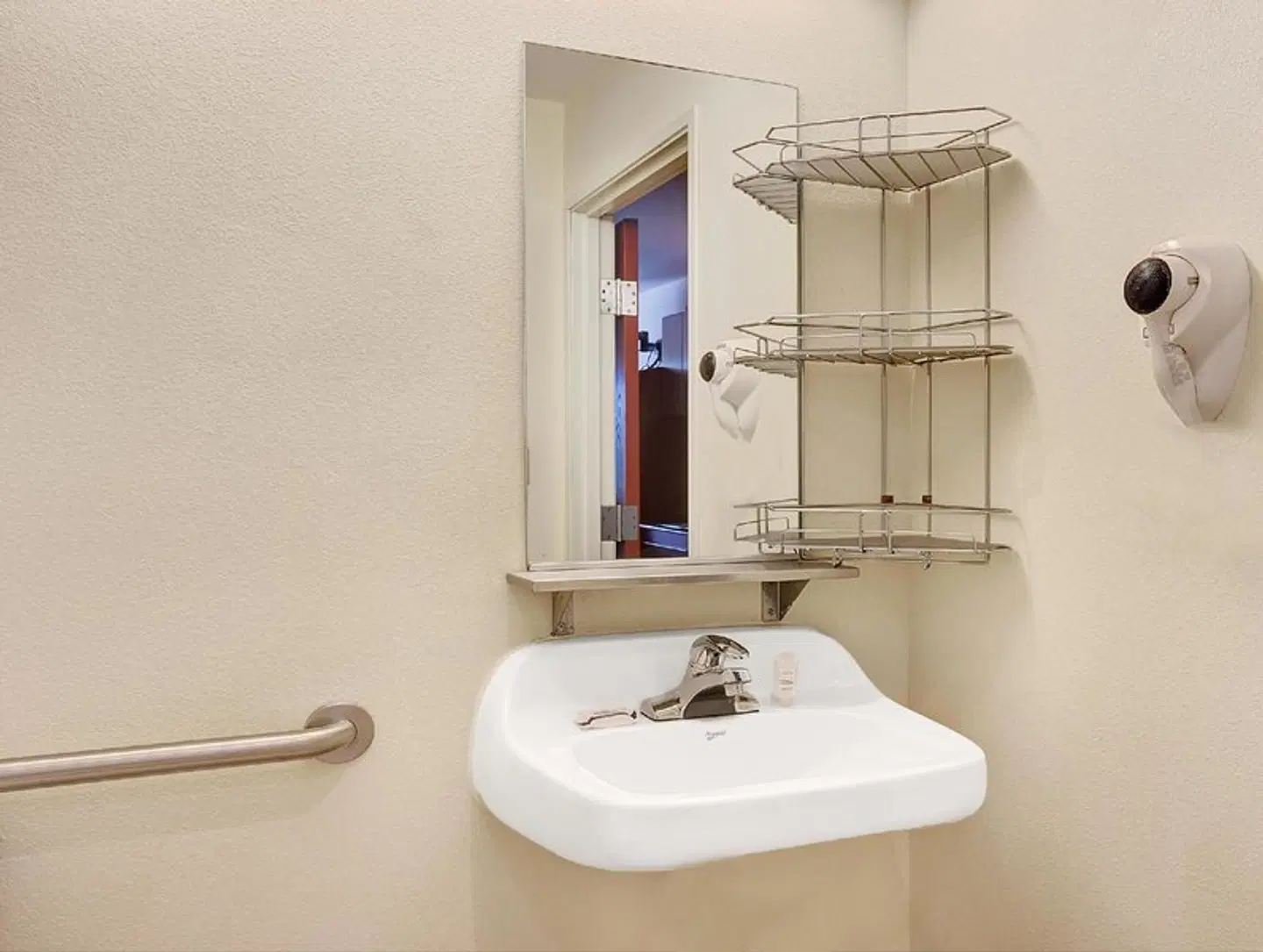 Microtel Inn & Suites by Wyndham Indianapolis Airport Badezimmer