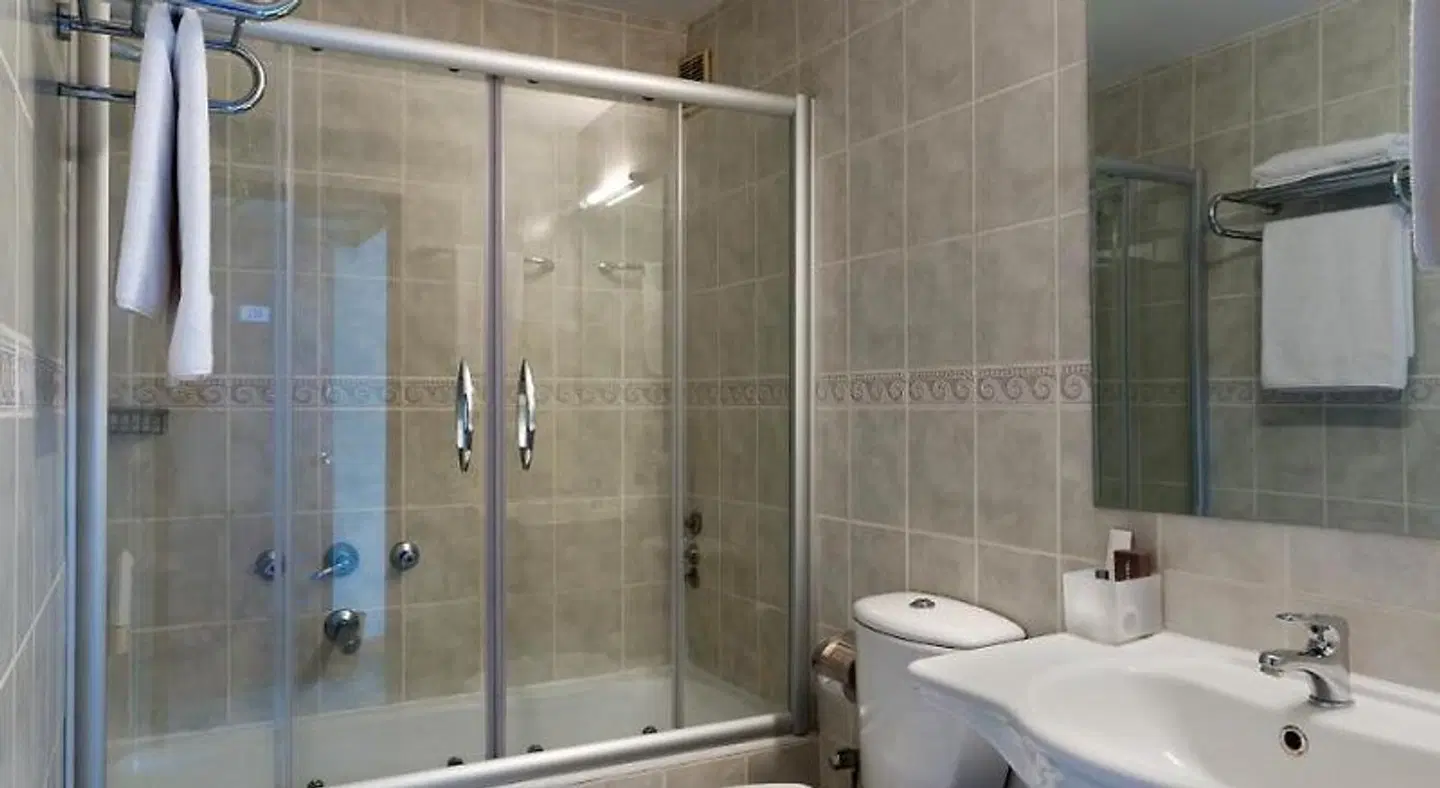 Kent Hotel Badezimmer