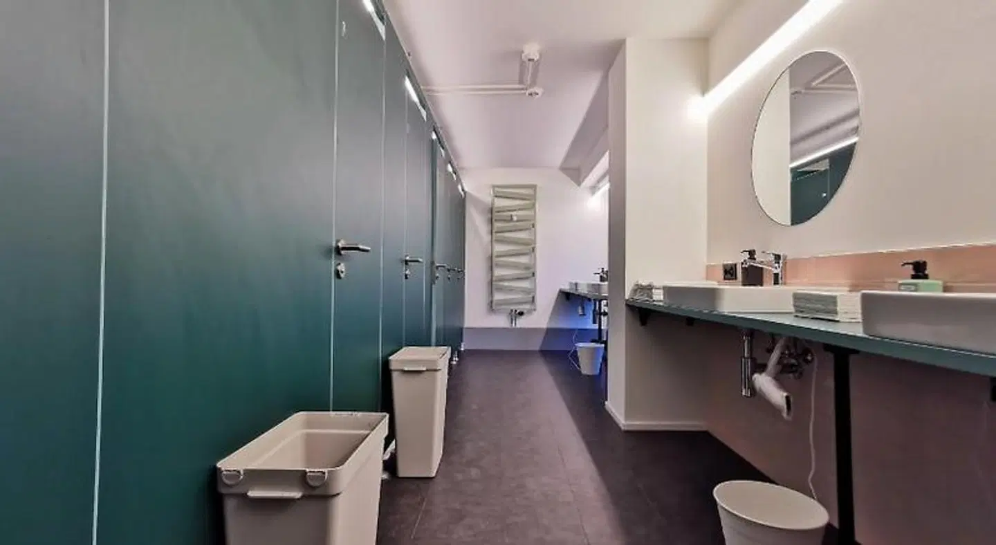 Green Marmot Capsule Hotel Zurich Badezimmer