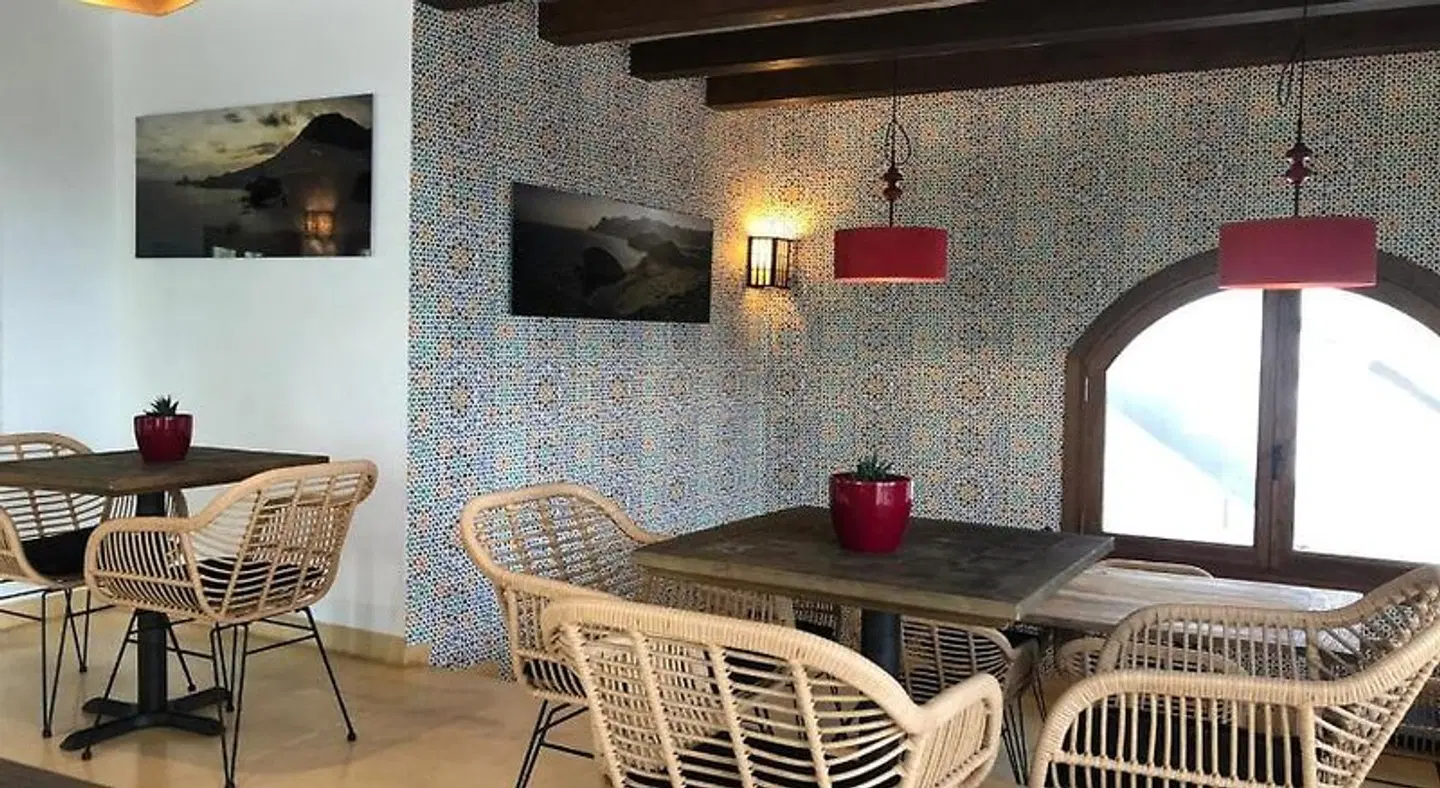 La Almendra y El Gitano Bar