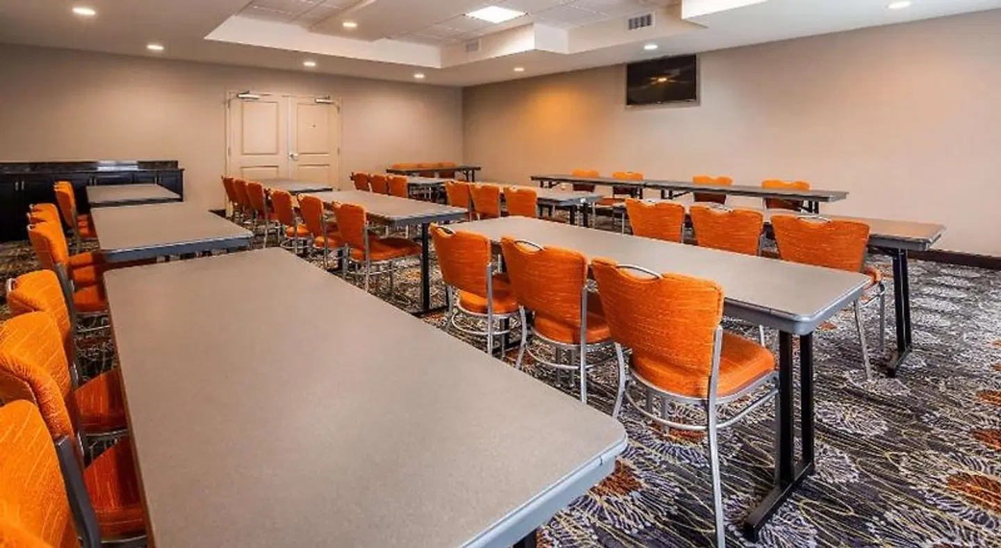 Best Western Premier University Inn Bar