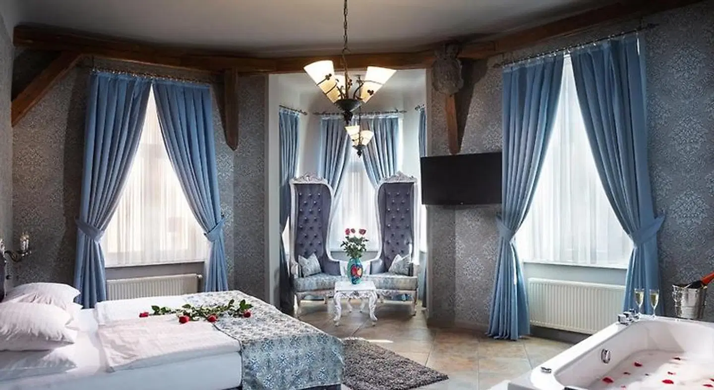 Urania ROOM_EXAMPLE