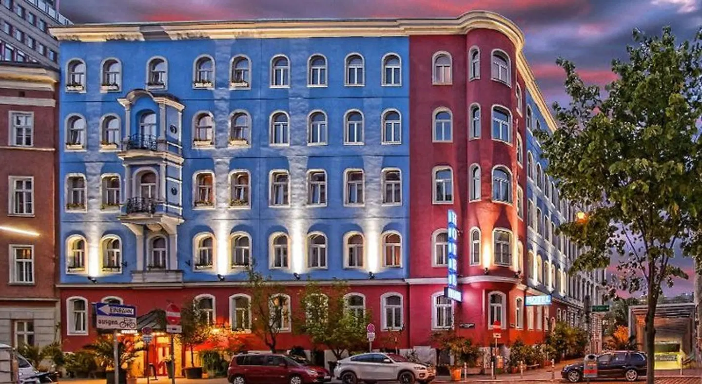 Urania EXTERIOR