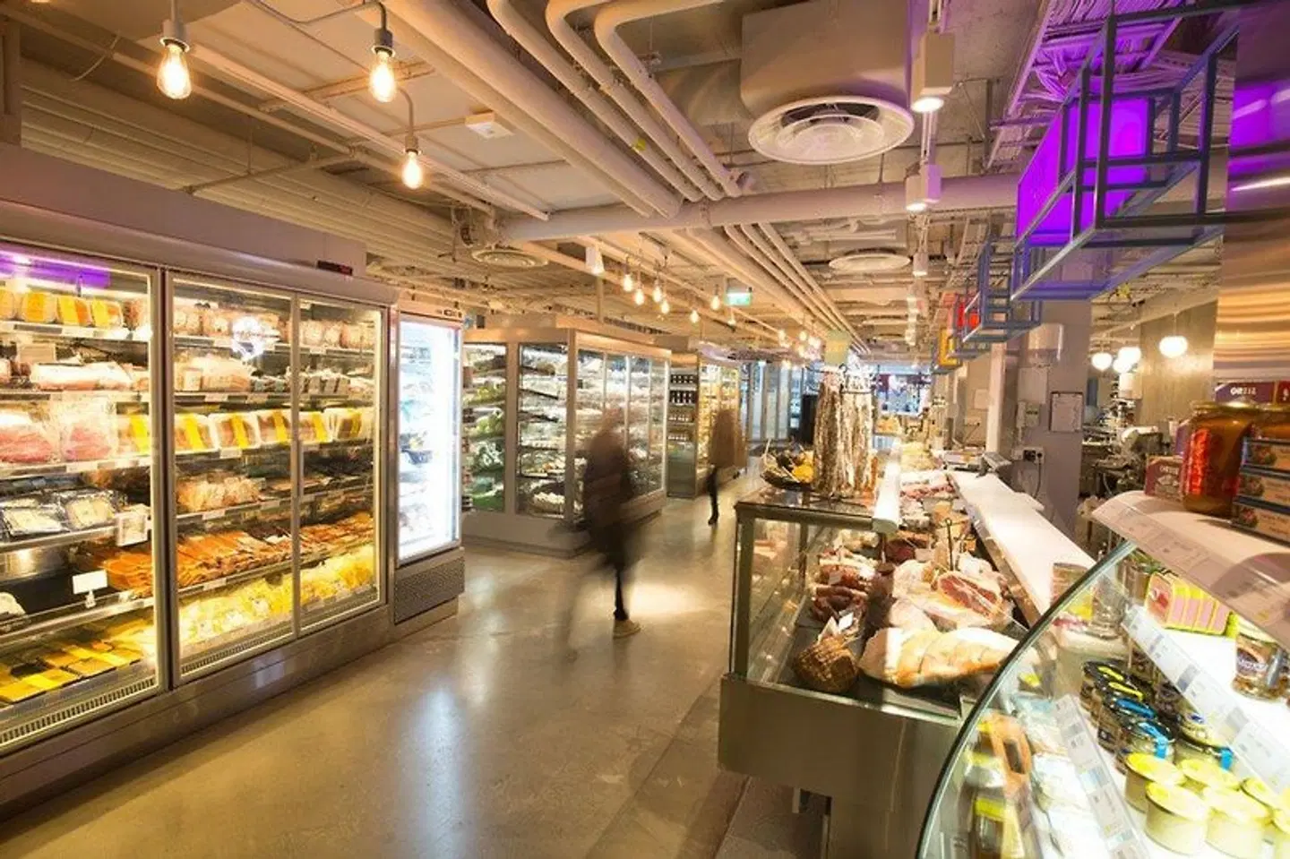 Hotel With Urban Deli Restaurant