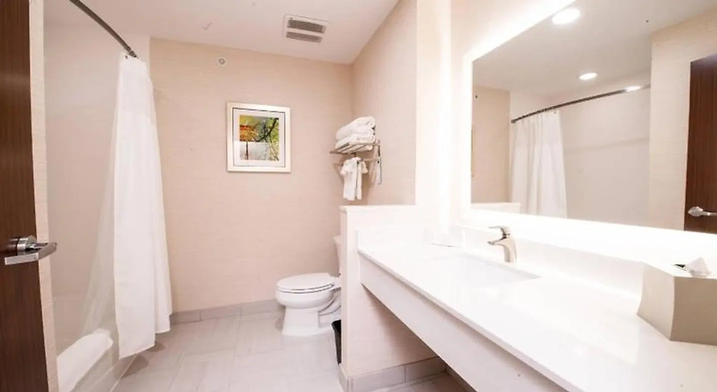 Fairfield by Marriott Inn & Suites Dallas Plano North Badezimmer