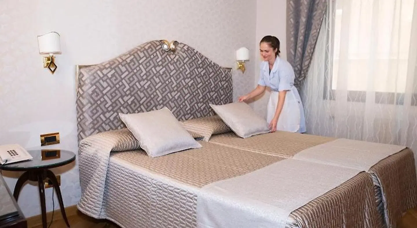 Europa ROOM_EXAMPLE