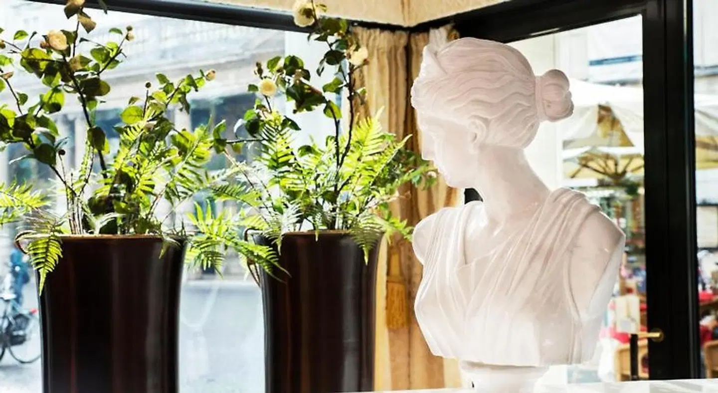 Europa ROOM_EXAMPLE