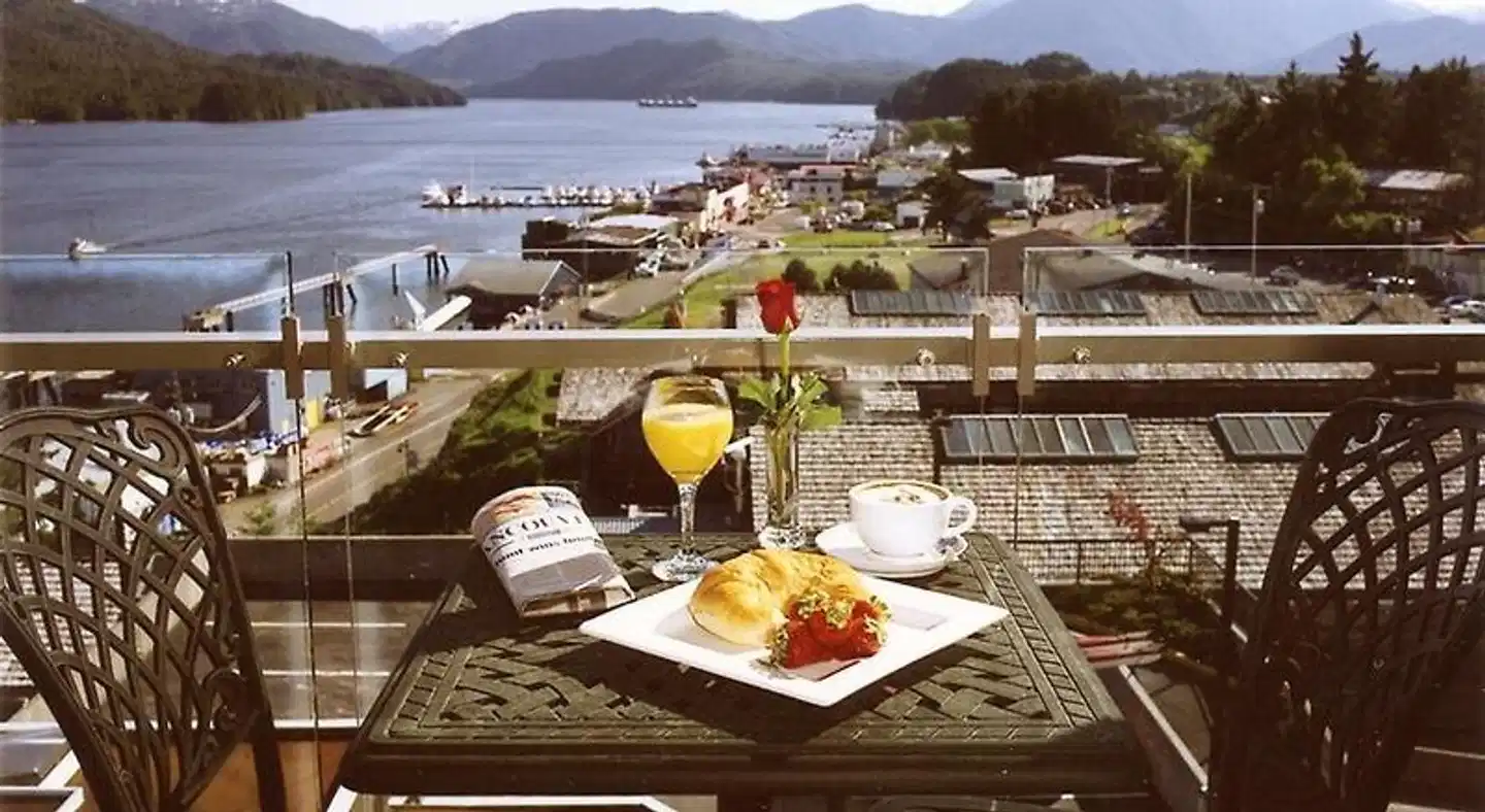 Crest Hotel Restaurant
