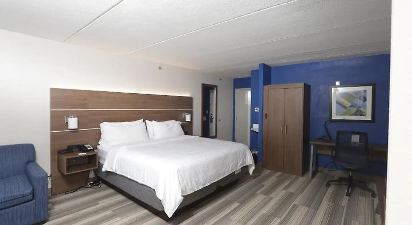 Holiday Inn Express & Suites Tempe by IHG ROOM_EXAMPLE