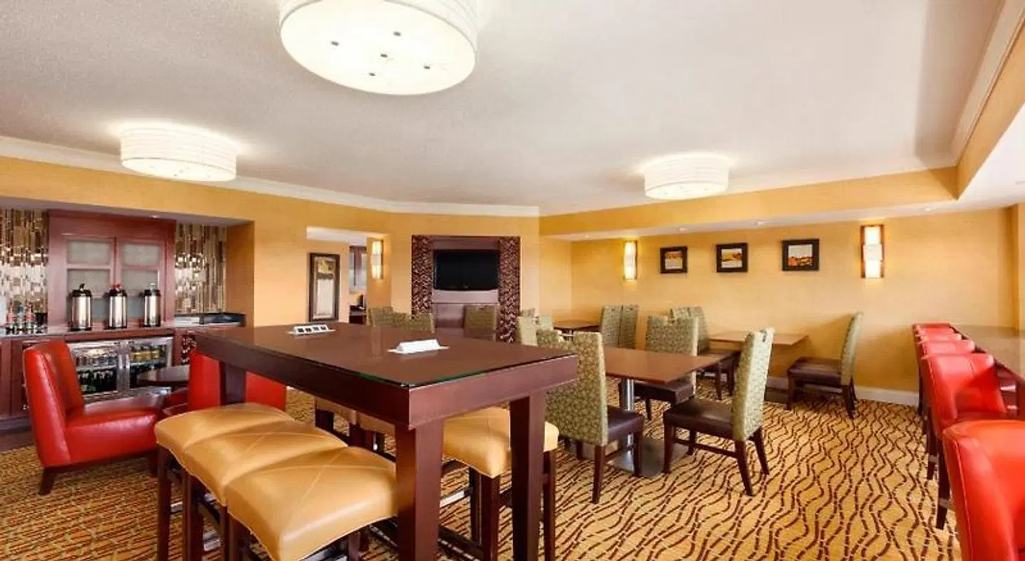 Cedar Rapids Marriott LOUNGE_LOBBY