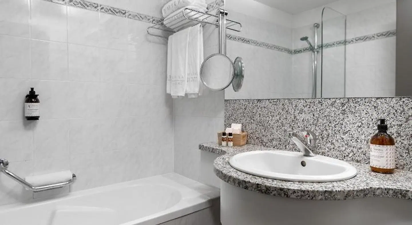 Admiral Lugano (ex Holiday Inn Lugano) Badezimmer