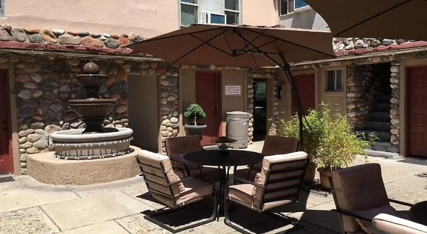 Iron Horse Inn Terrasse