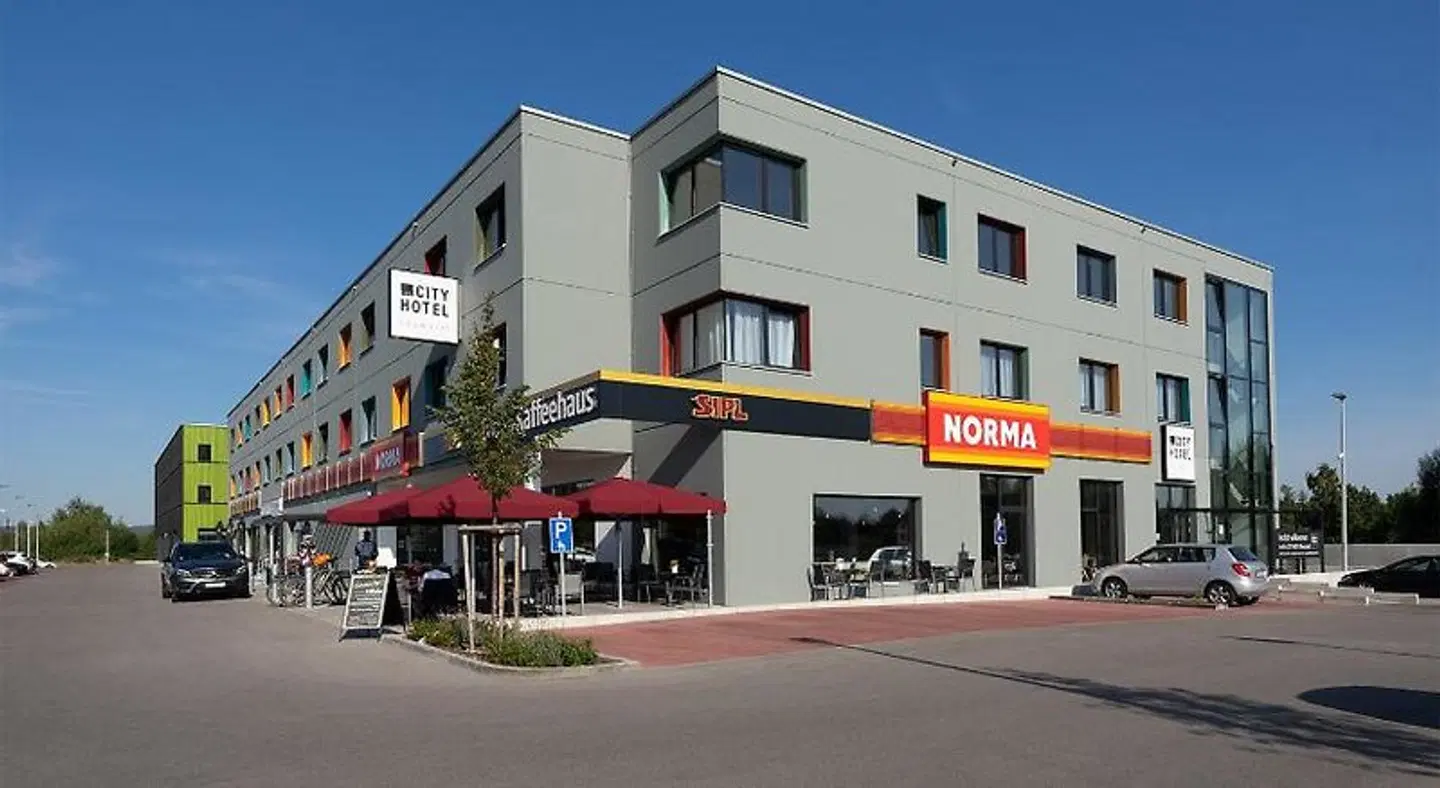City Hotel Neumarkt EXTERIOR