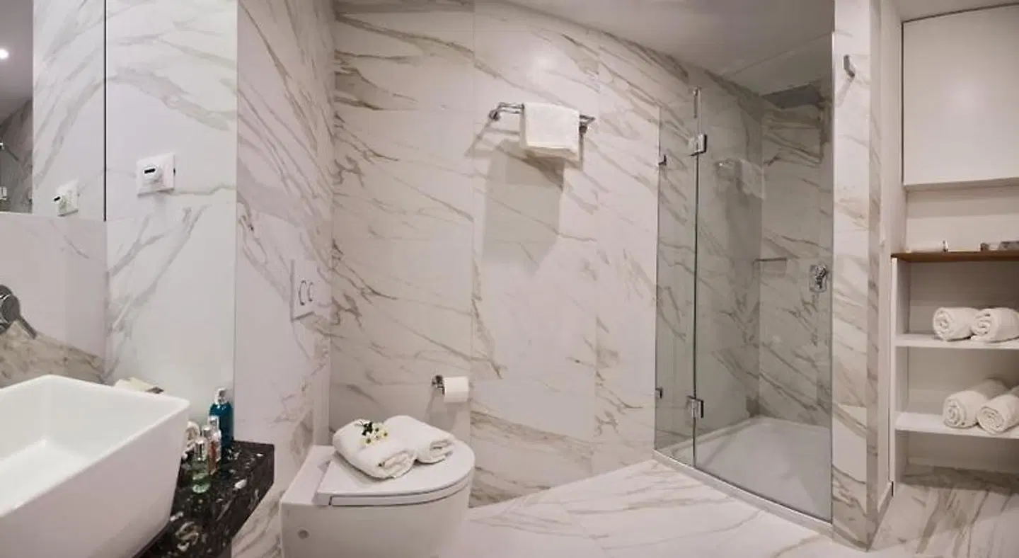Residence by Vestibul Palace Badezimmer