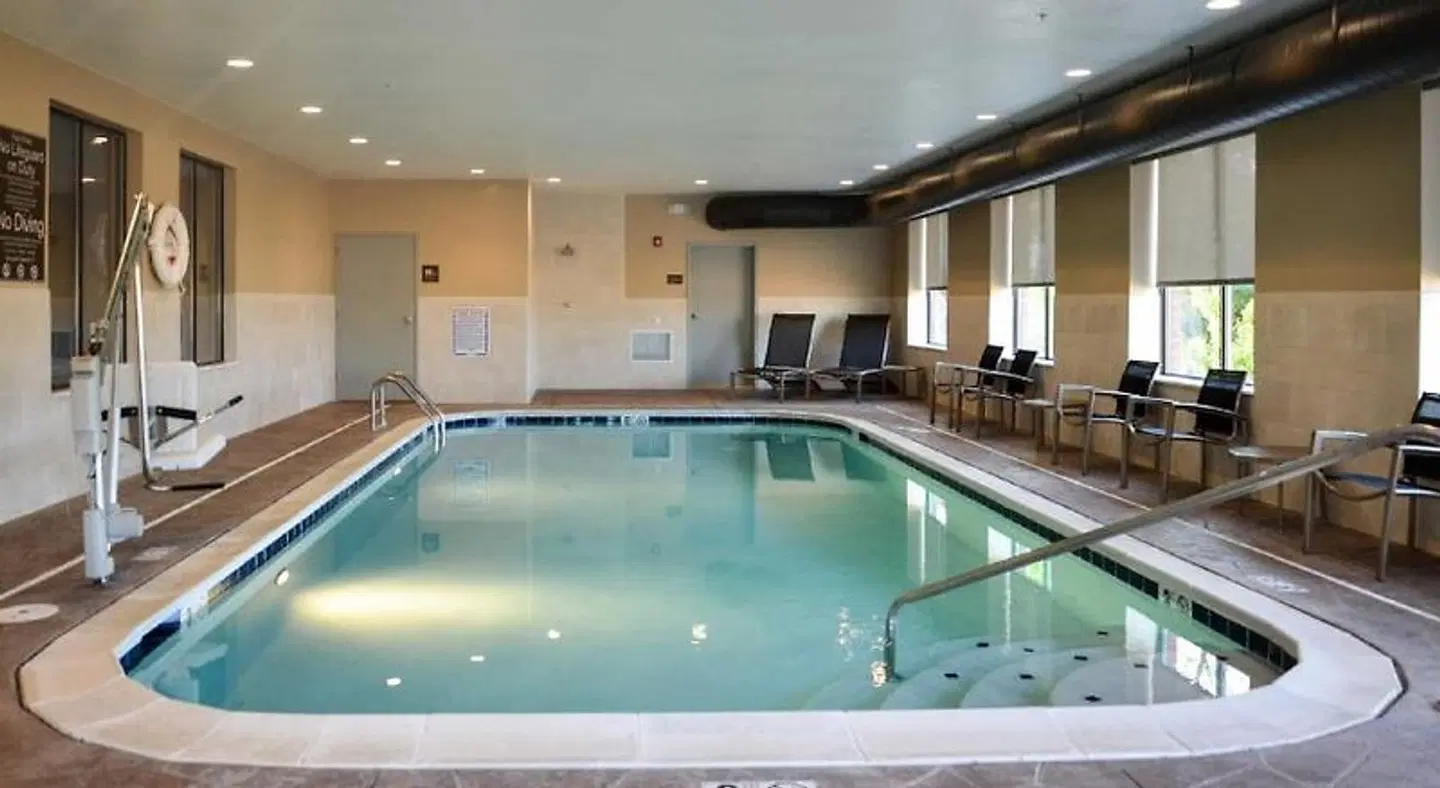 Comfort Suites Hallenbad