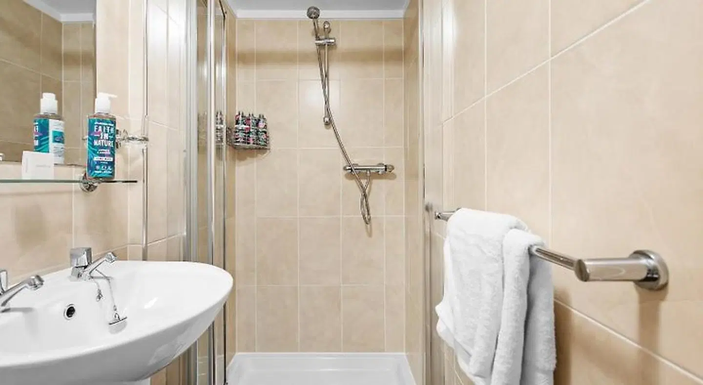 Kethla House Badezimmer