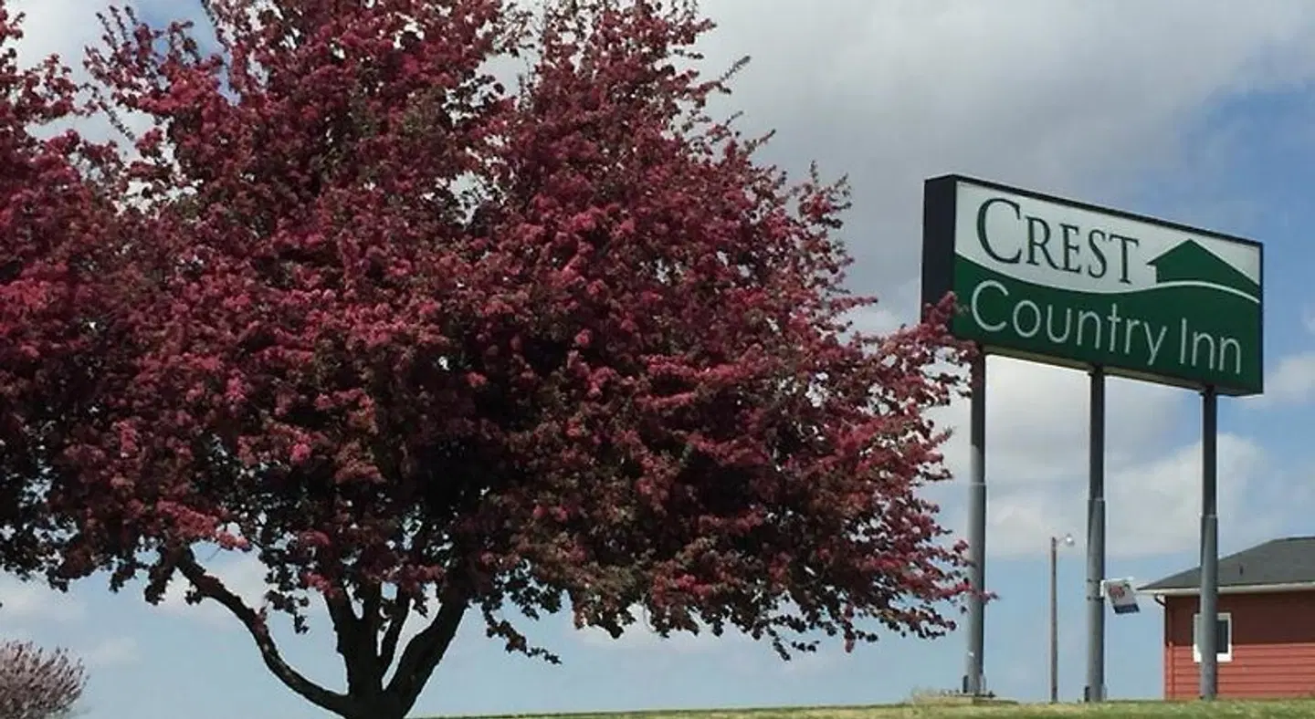 Crest Country Inn LANDSCAPE