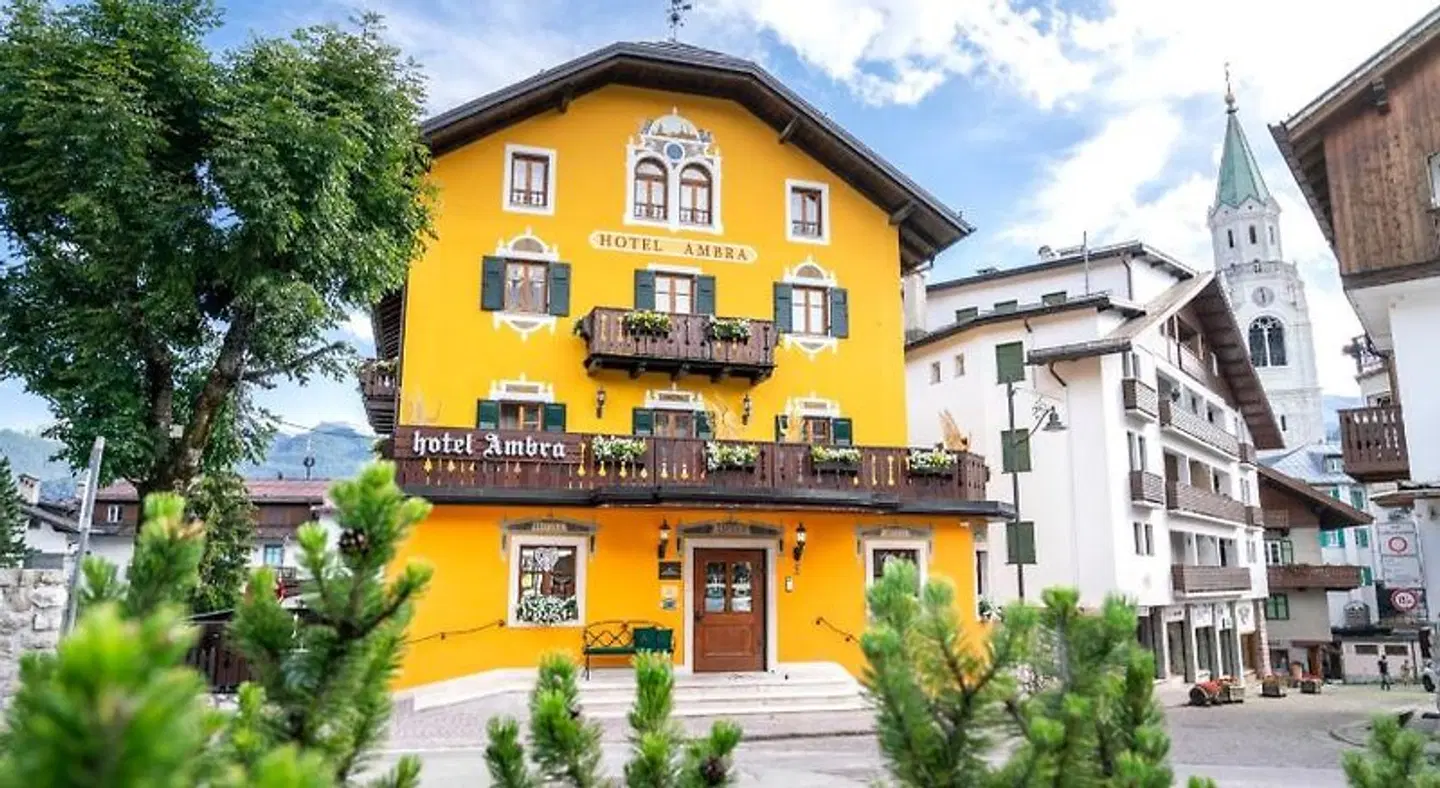 Ambra EXTERIOR