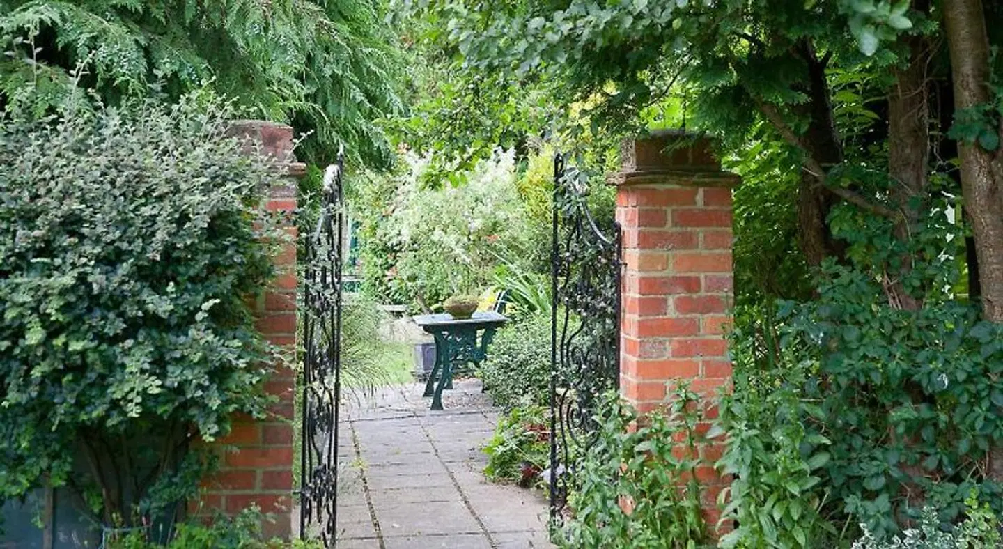 The Old House Guesthouse Garten