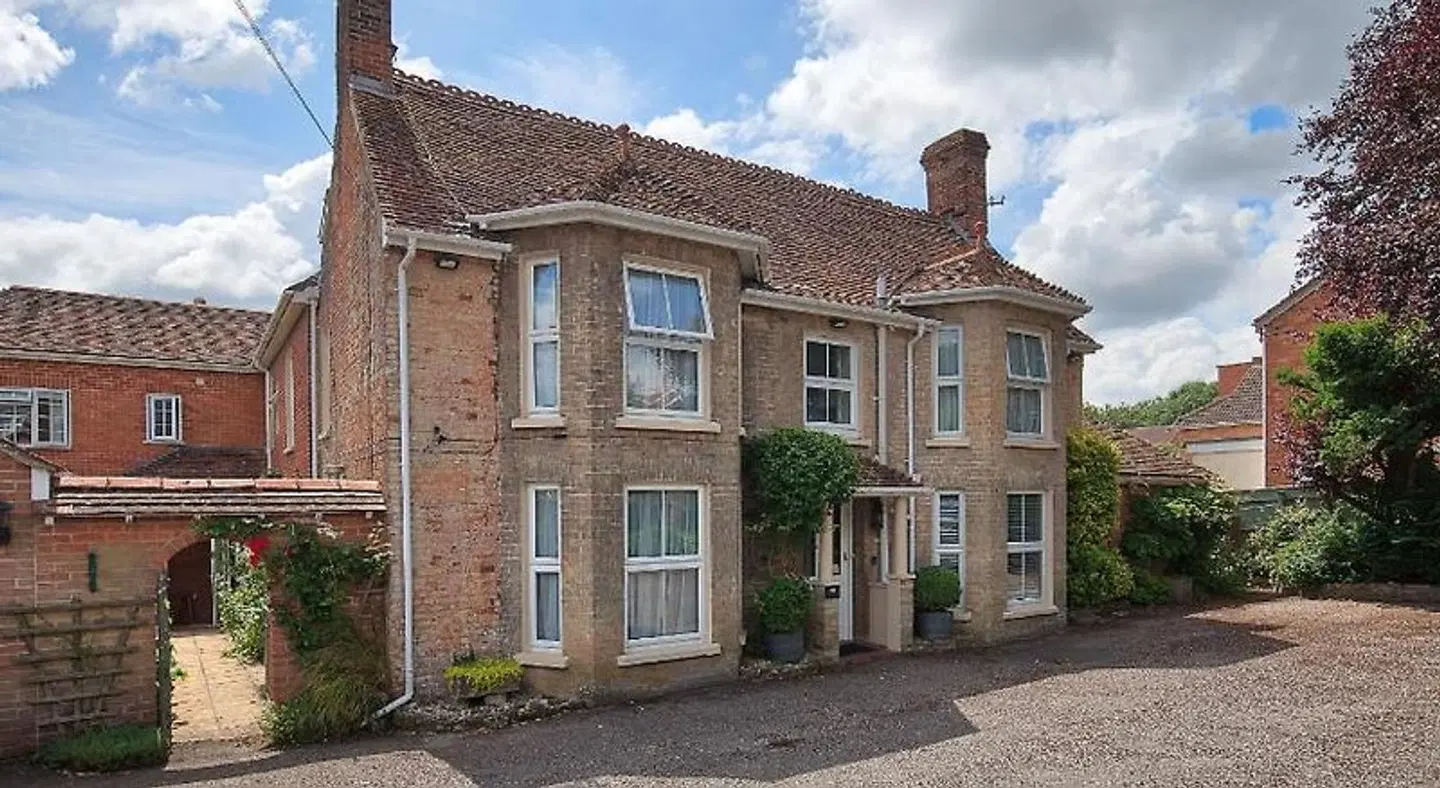 The Old House Guesthouse EXTERIOR
