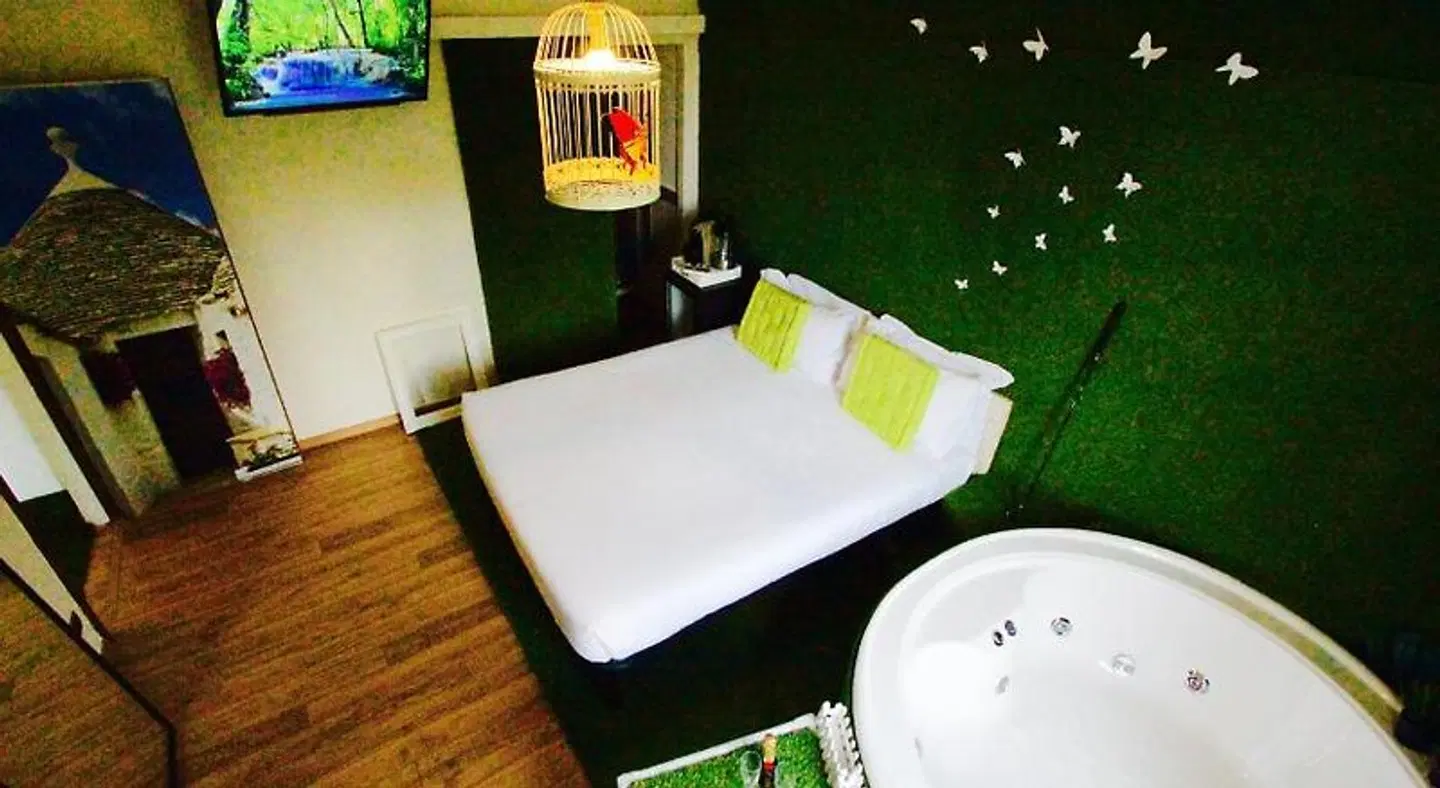 Jacuzzi Rooms HEALTH_BEAUTY