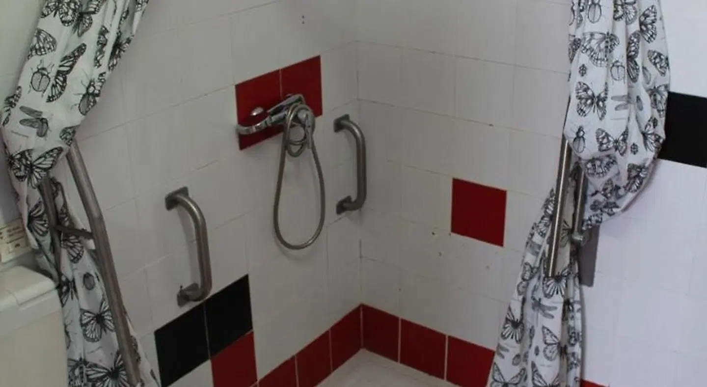 Bilbao Akelarre Hostel Badezimmer