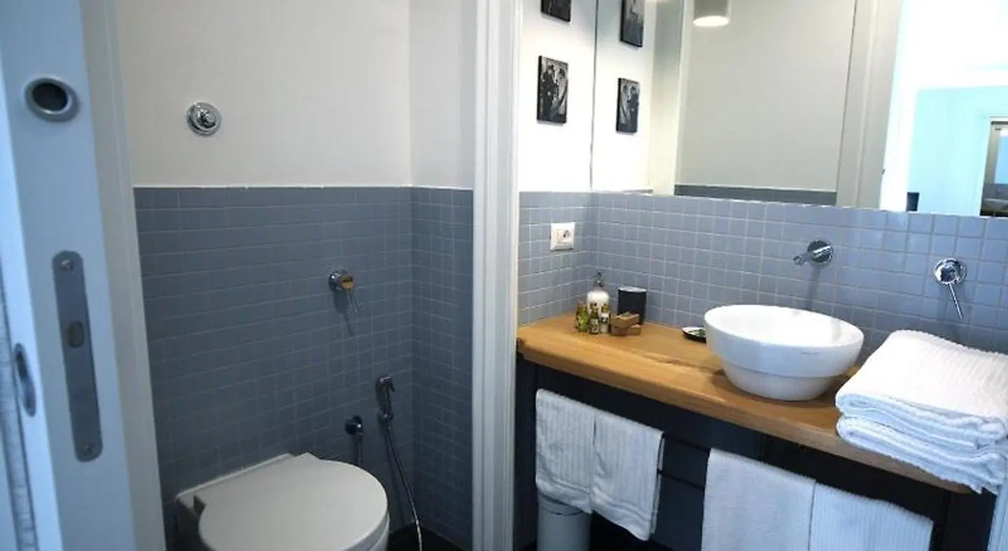 Napoliamo Guest House Badezimmer