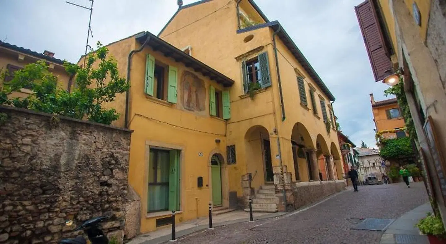 Palazzo Ponte Pietra EXTERIOR
