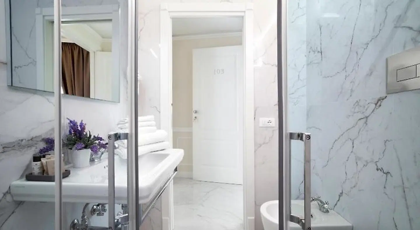 La Fontanina Suites Badezimmer