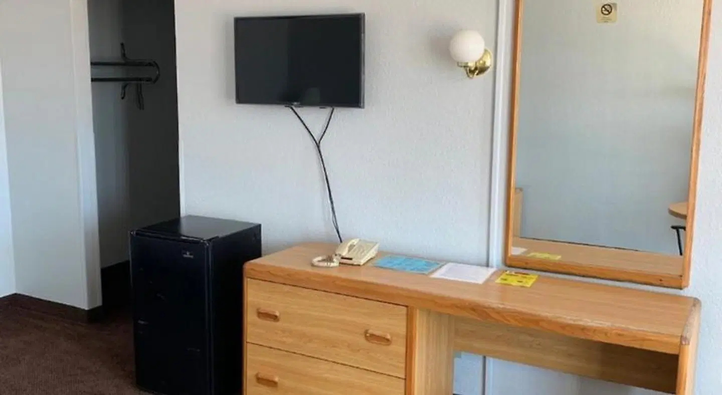 EZ 8 Motel Airporter Badezimmer