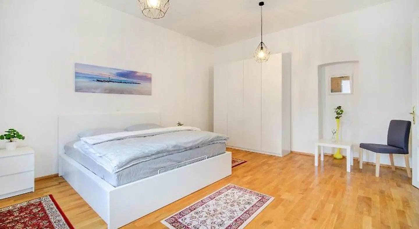 Bishop Apartments ROOM_EXAMPLE