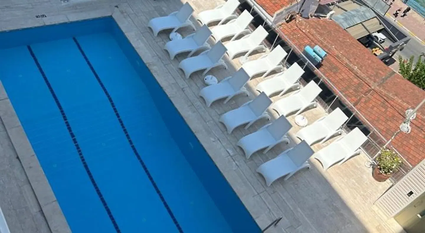 Stella OUTDOOR_POOL