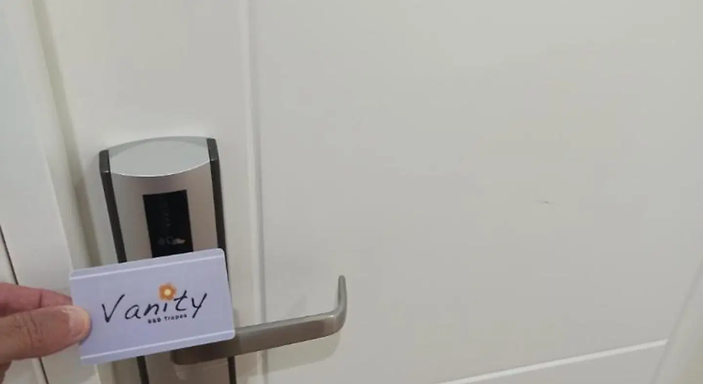 B&B Vanity ROOM_EXAMPLE