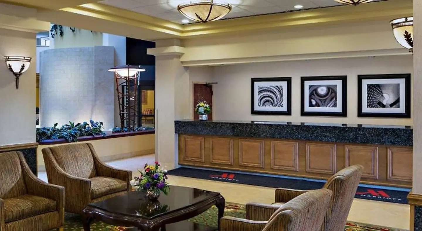 Cedar Rapids Marriott LOUNGE_LOBBY