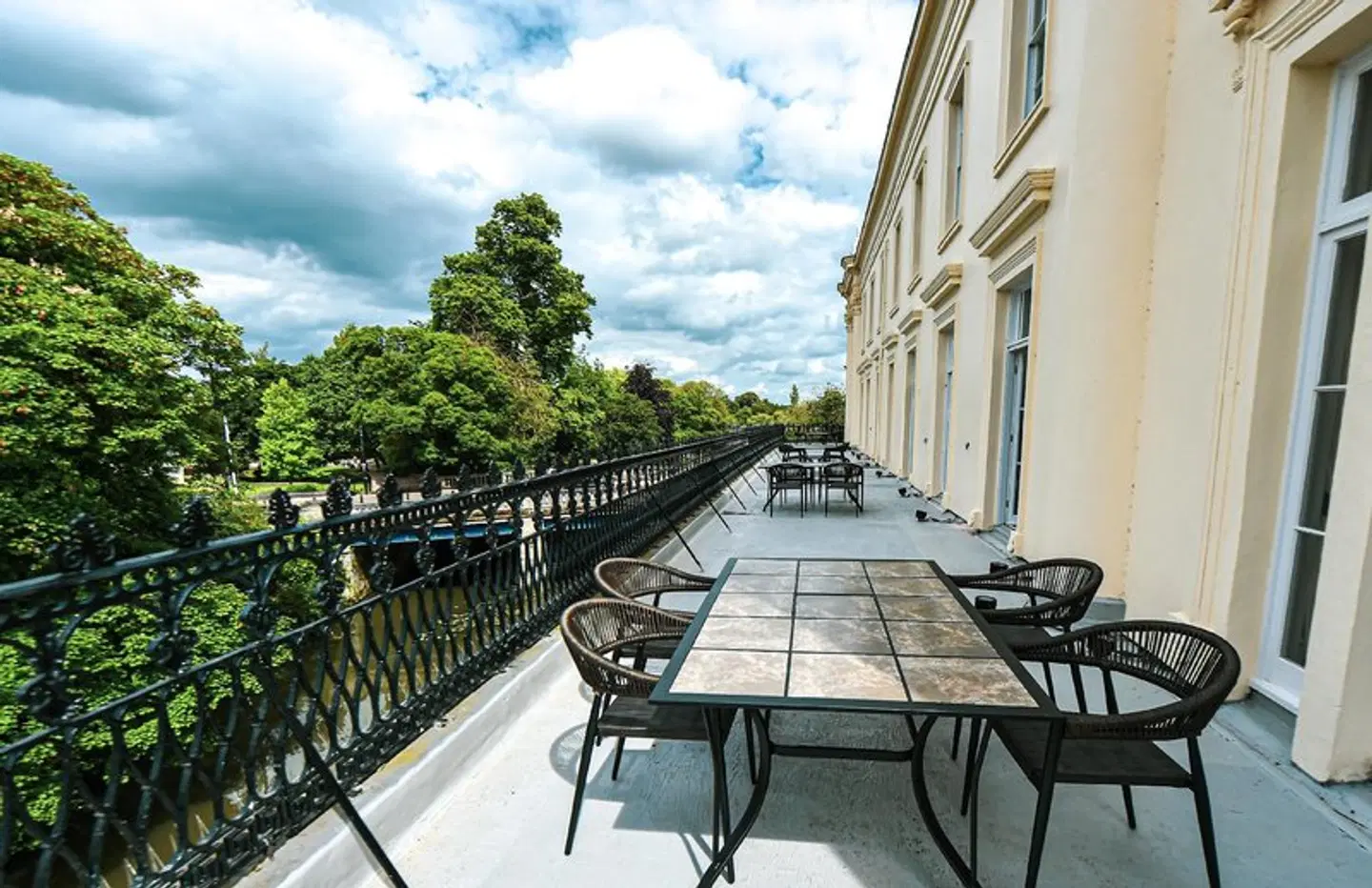 Victoria Colonnade ApartHotel Terrasse