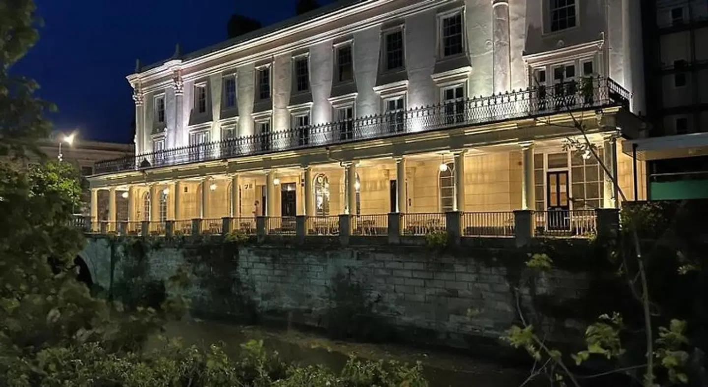 Victoria Colonnade ApartHotel EXTERIOR