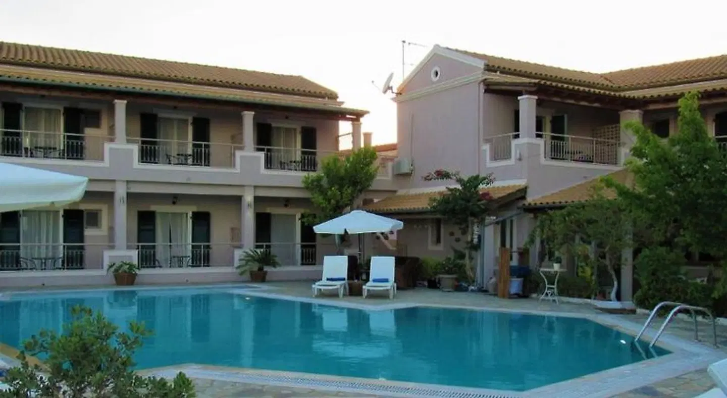 Toni's Guesthouse EXTERIOR