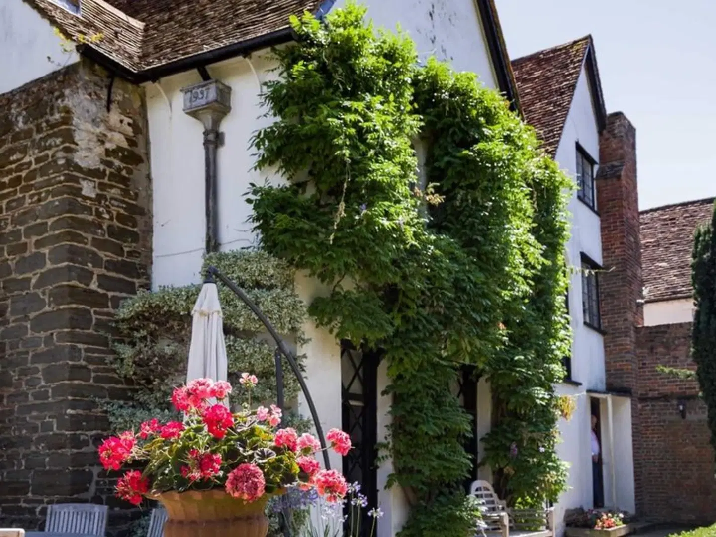 Harlington Manor EXTERIOR