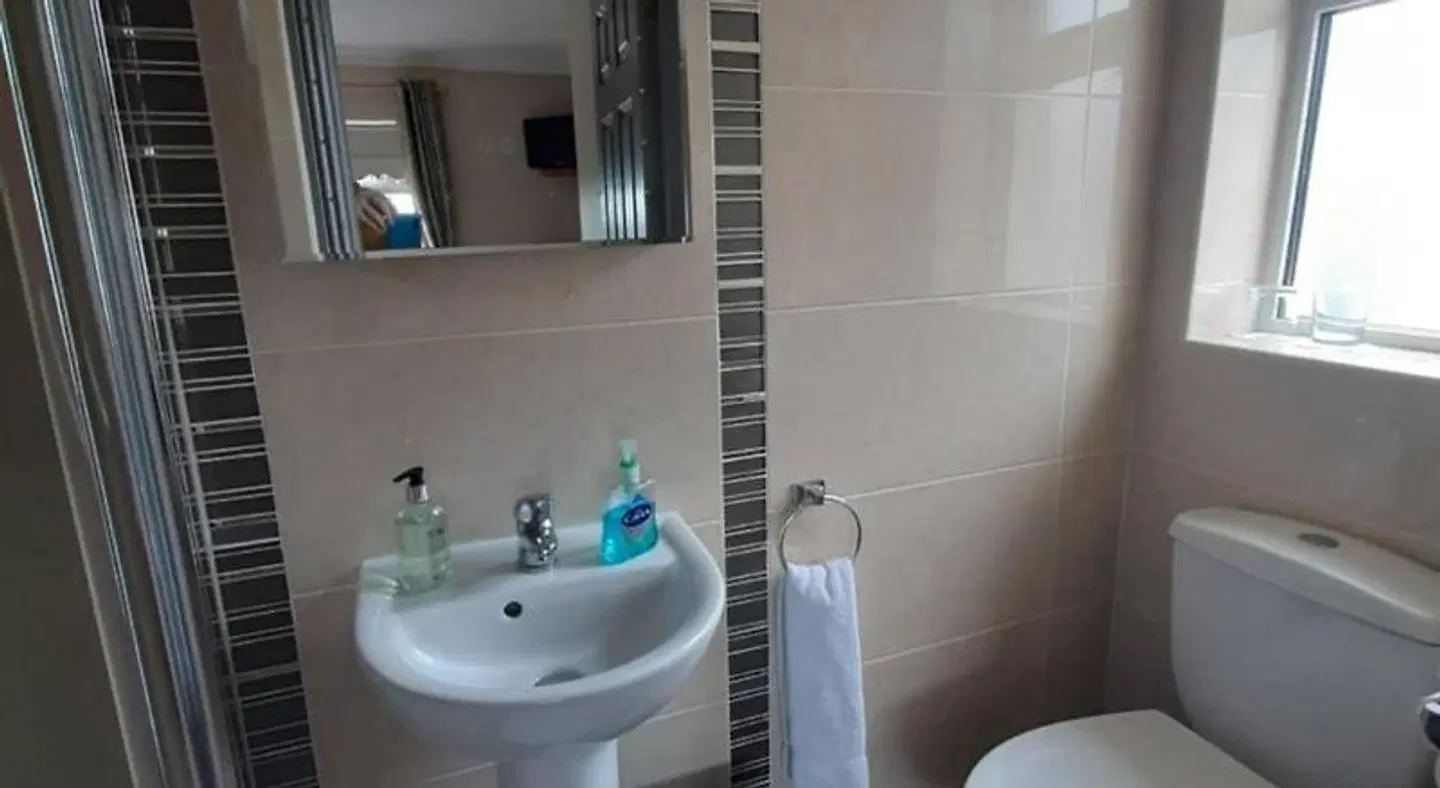Aaron Vale B&B Badezimmer