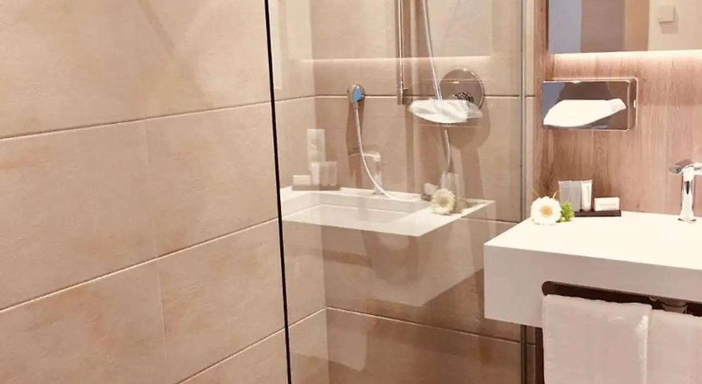 StadtHotel ARTE Badezimmer