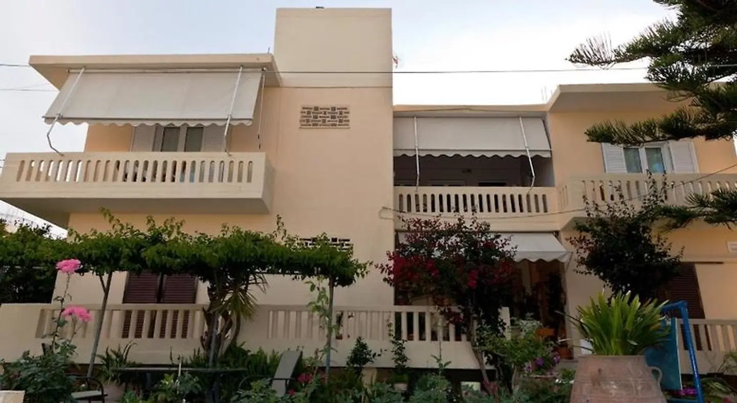 Raisakis Apartments EXTERIOR