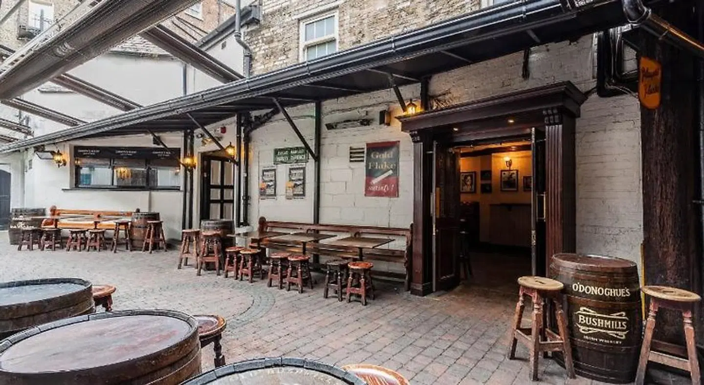 O'Donoghue's EXTERIOR