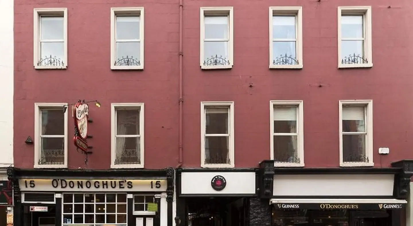 O'Donoghue's EXTERIOR