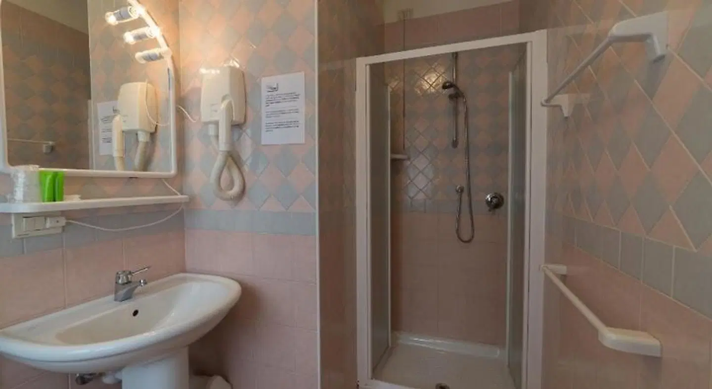 Hotel Airone Badezimmer