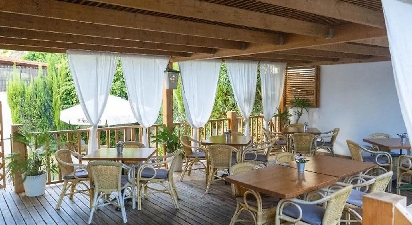 Coral Beach House Restaurant