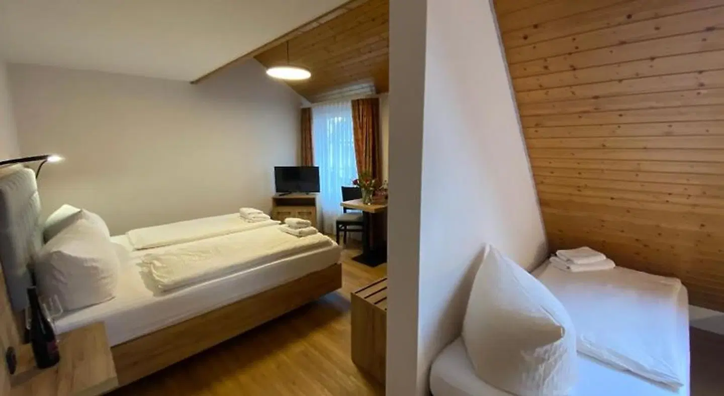 Engel ROOM_EXAMPLE
