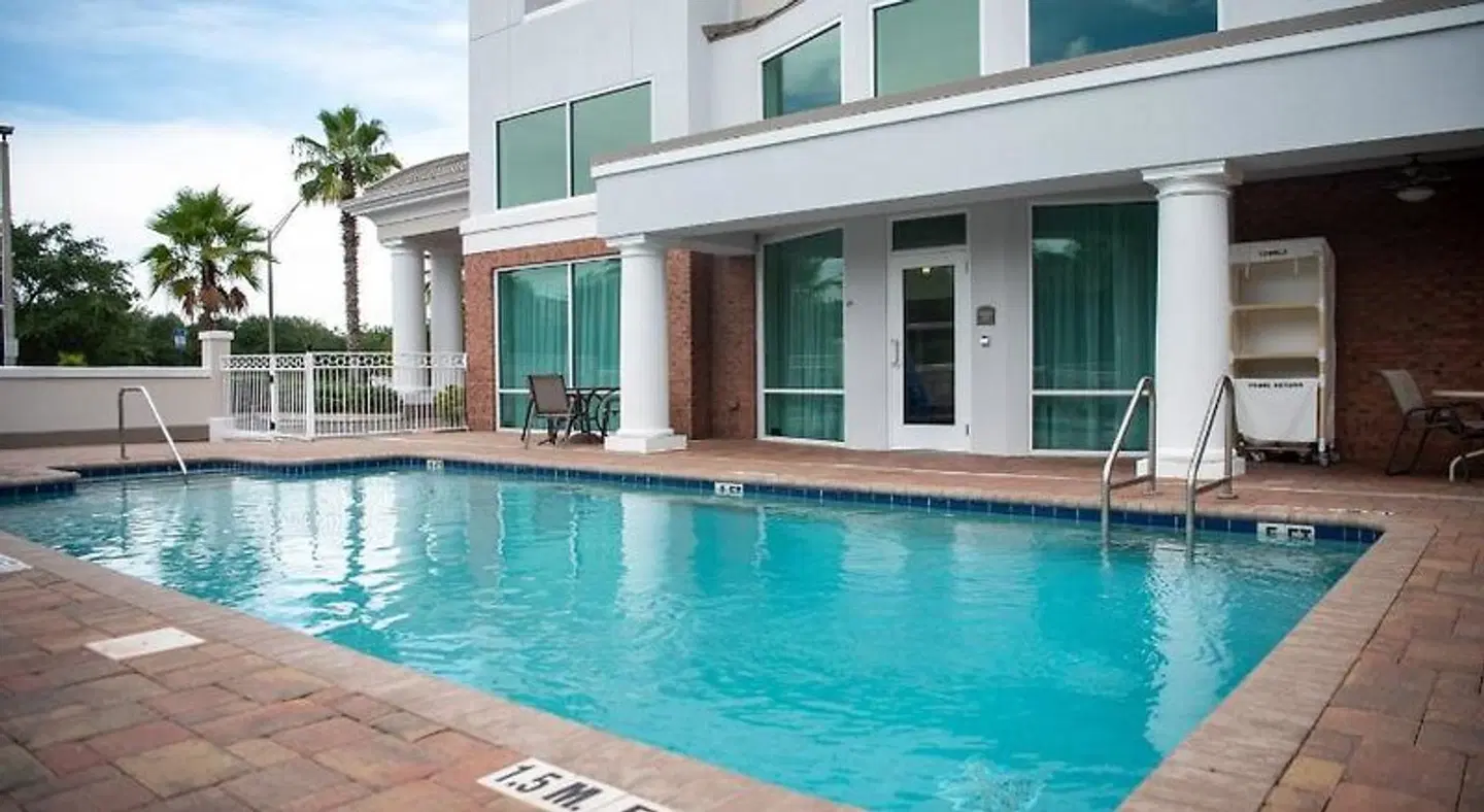 Holiday Inn Express & Suites Chaffee-Jacksonville West by IHG OUTDOOR_POOL