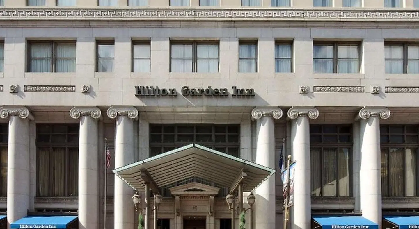Hilton Garden Inn Indianapolis Downtown EXTERIOR