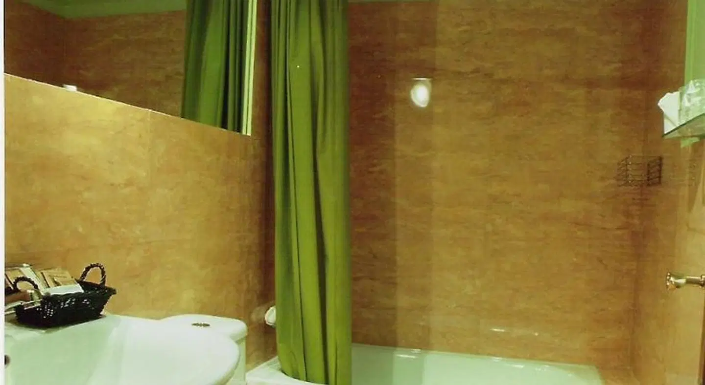 Hostal Fornos Badezimmer